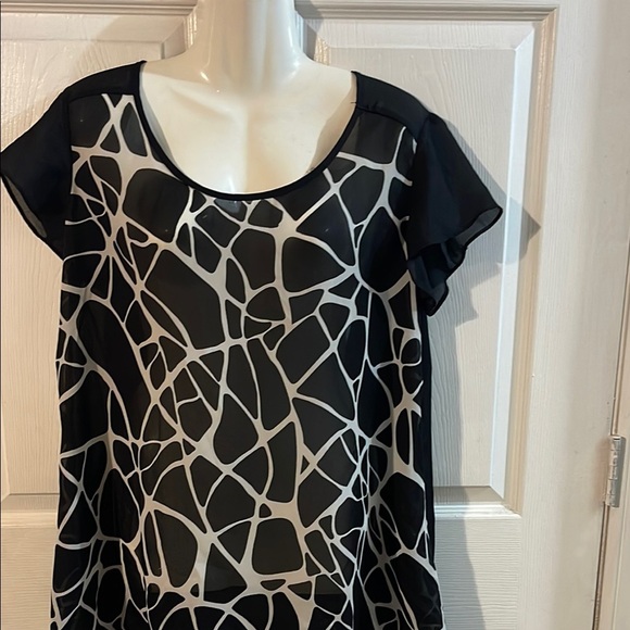 Cato Black and White Geometric Blouse - Picture 10 of 10